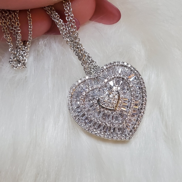 Cz triple heart pendant with 20" triple chain - Picture 1 of 12